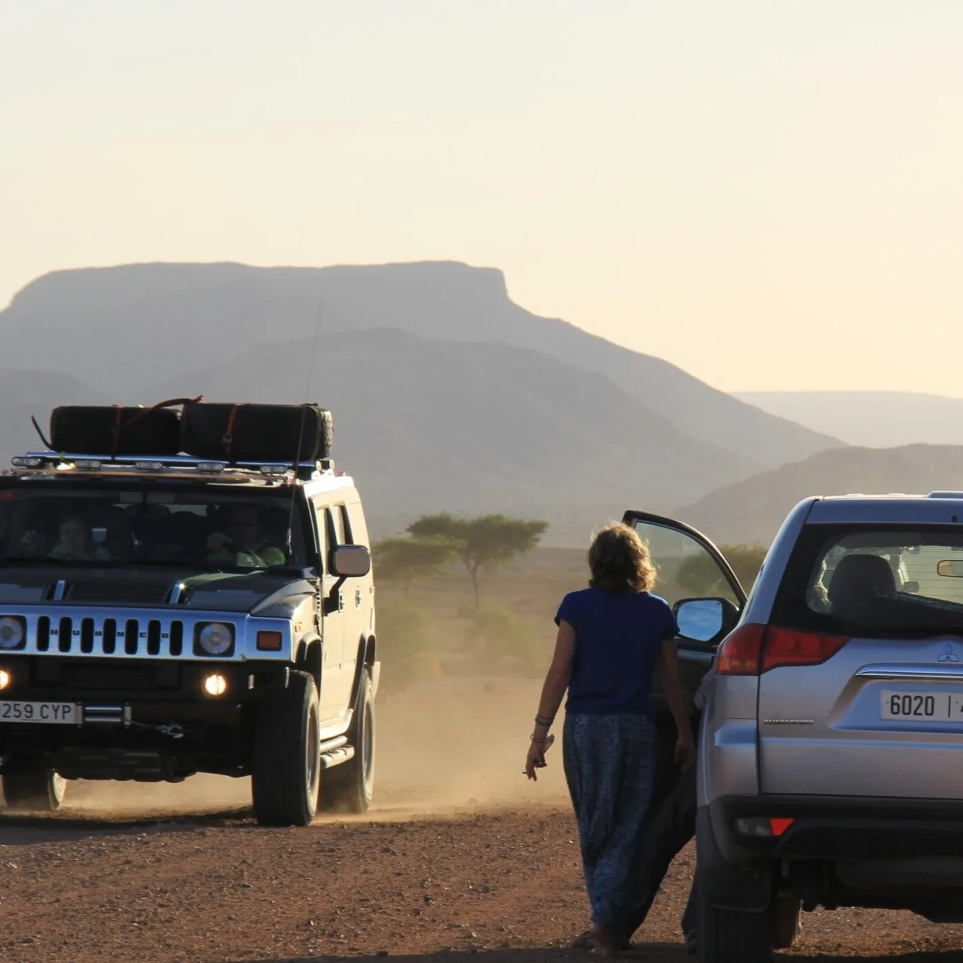 First picture next to excursions scaled - Circuit désert Maroc Les Amis du Sahara